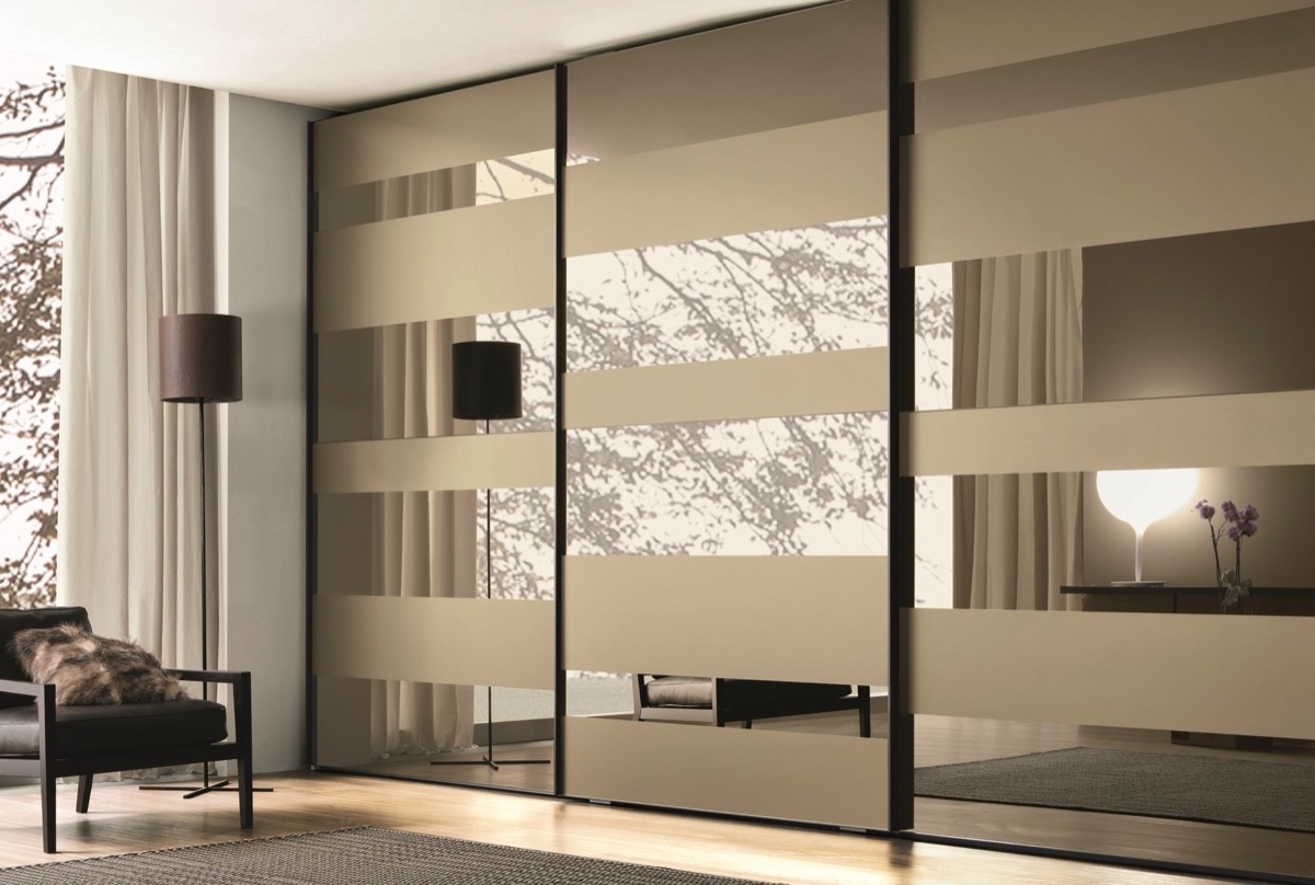 Розсувні двері шафи-купе з дзеркальними вставками